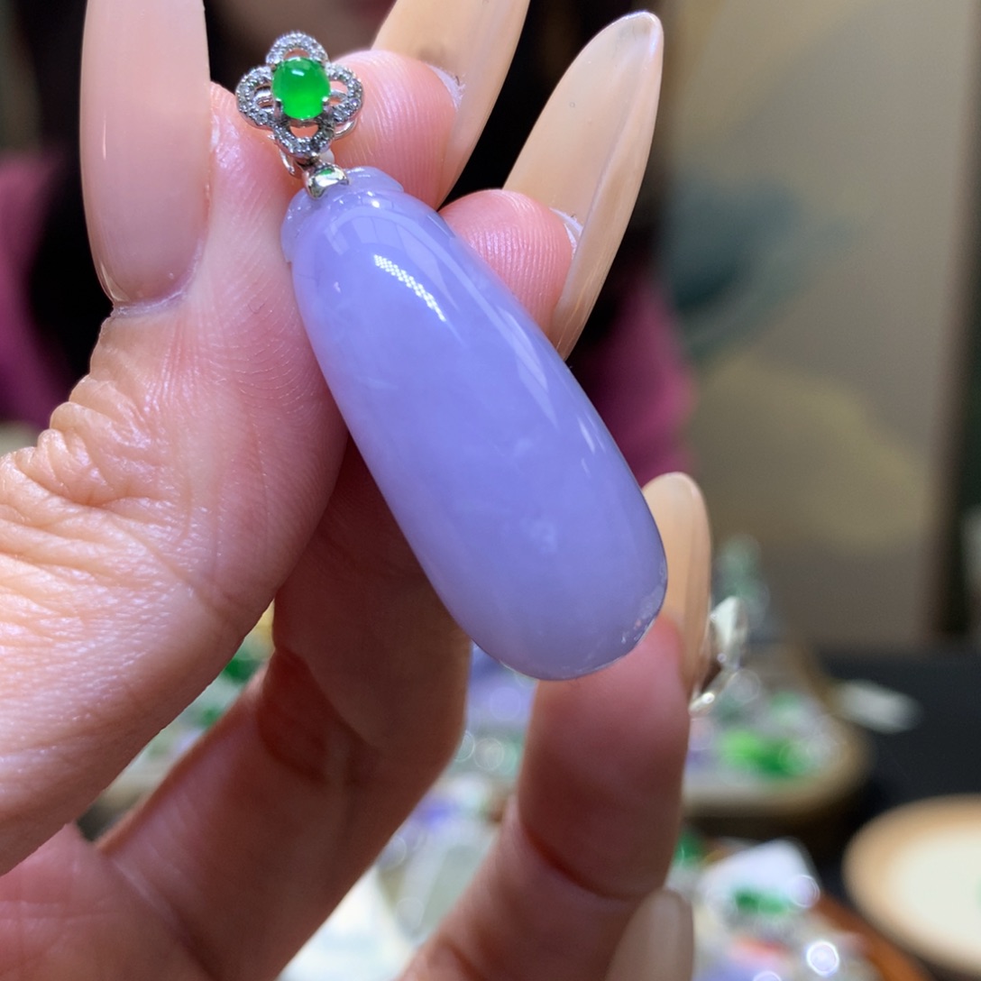 颈饰18K金镶嵌翡翠