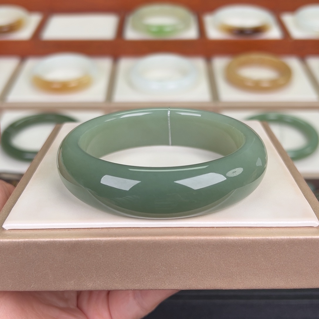 周***虫和田玉未镶嵌手镯且末蓝