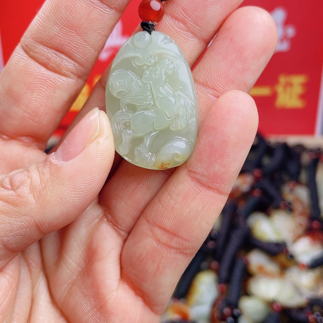 和田玉颈饰未镶嵌