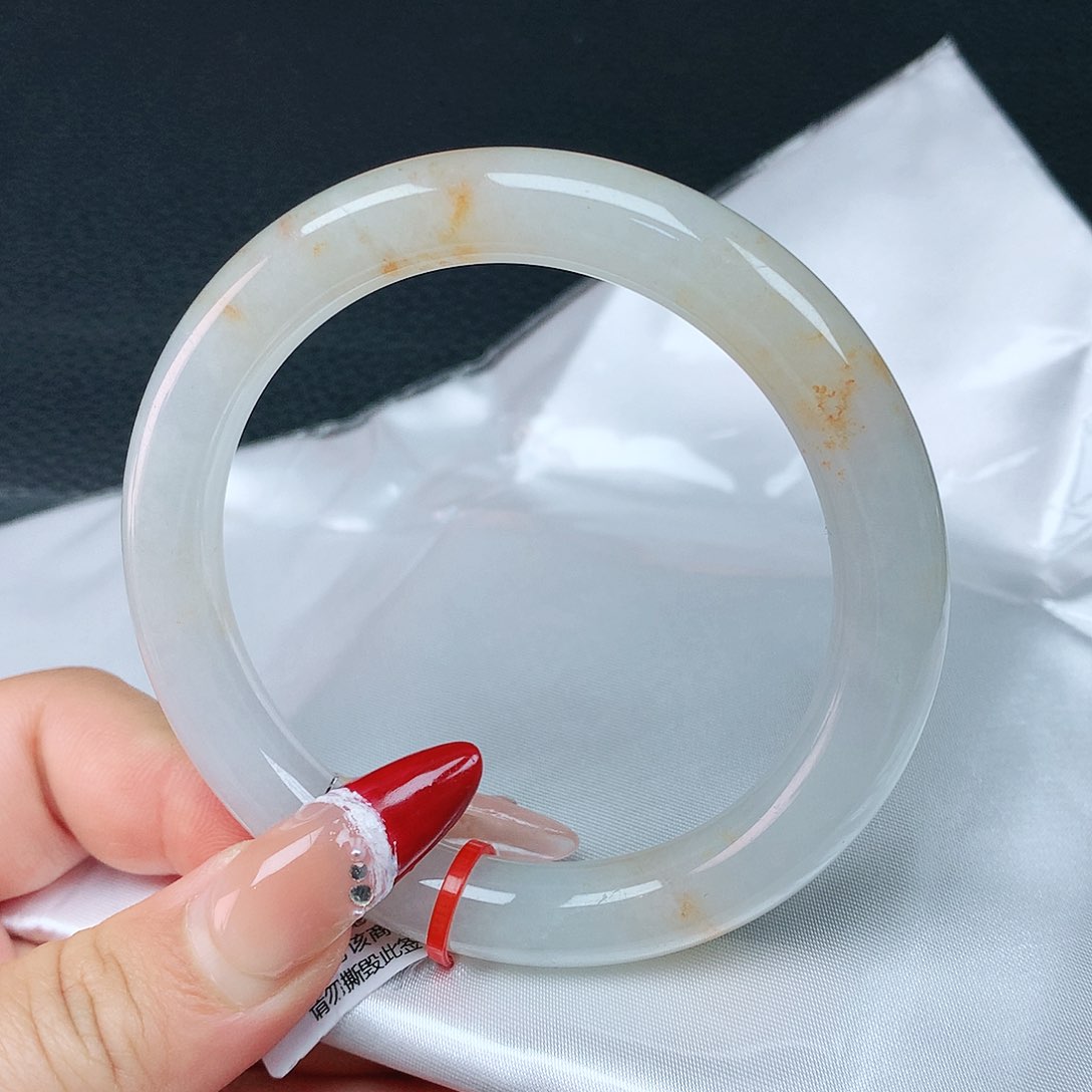 翡翠手镯未镶嵌56圈