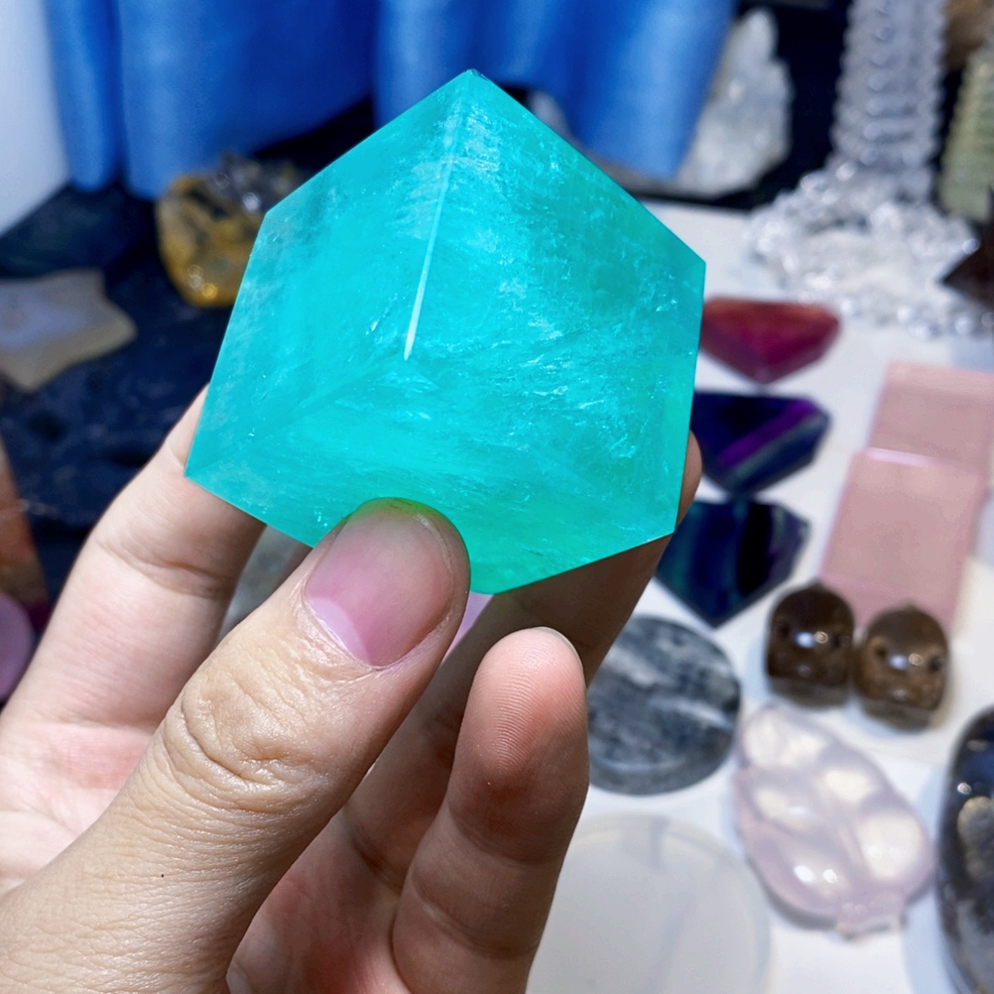 未镶嵌天然绿萤石魔方摆件萤石