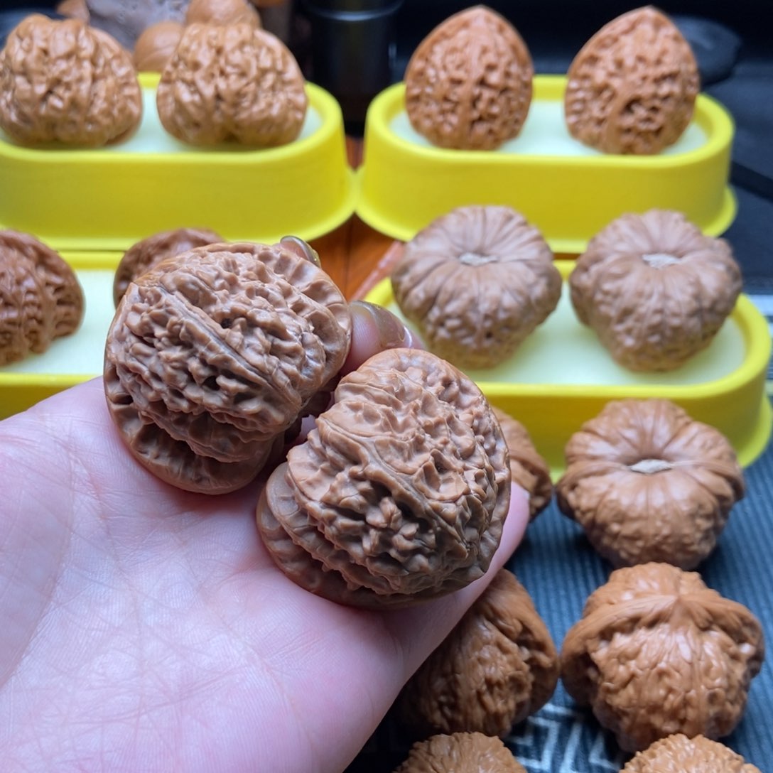 文玩核桃把件三角白