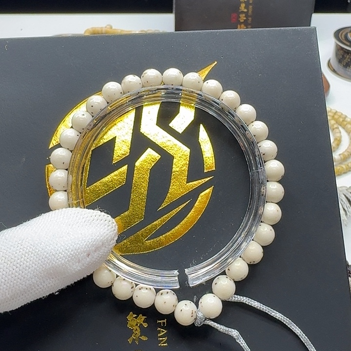****星月菩提吊坠128一物一图冰白通体7圆手持