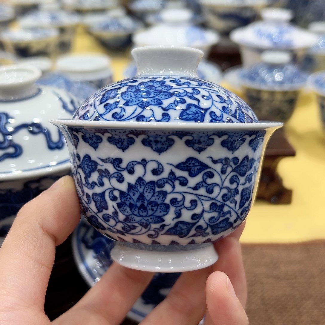 孝正宗柴窑缠枝莲盖碗