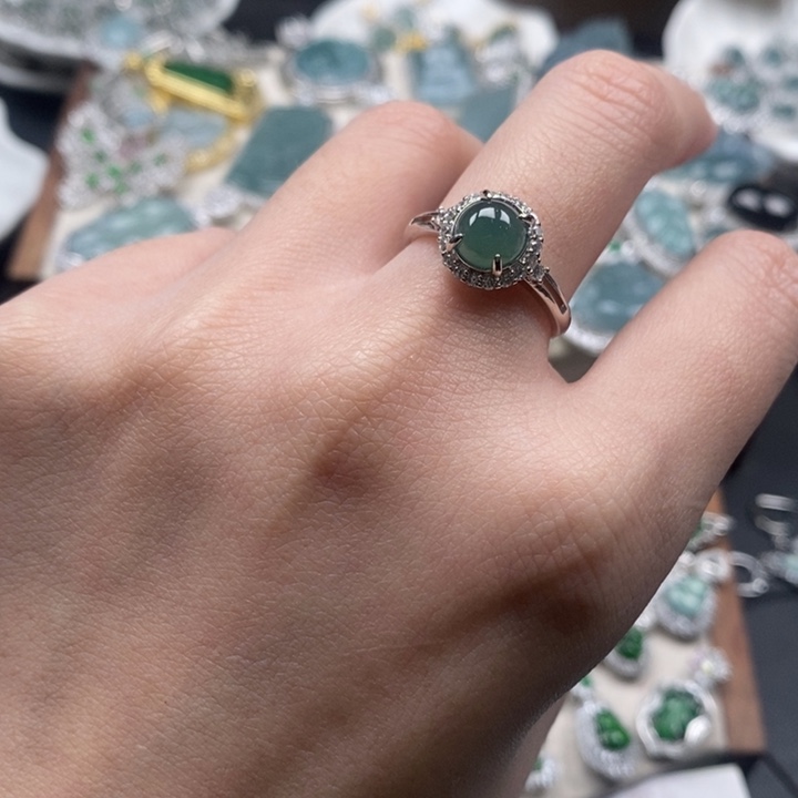 翡翠颈饰未镶嵌翡翠