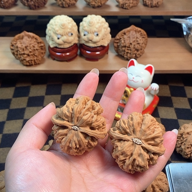 【闪购商品】桃核把件热****?44粗筋。      