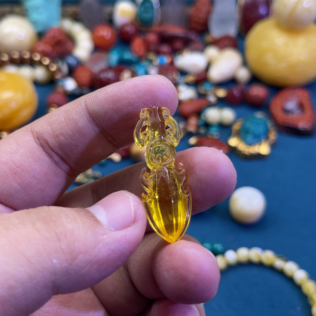 熂***o琥珀未镶嵌珠宝奇石15