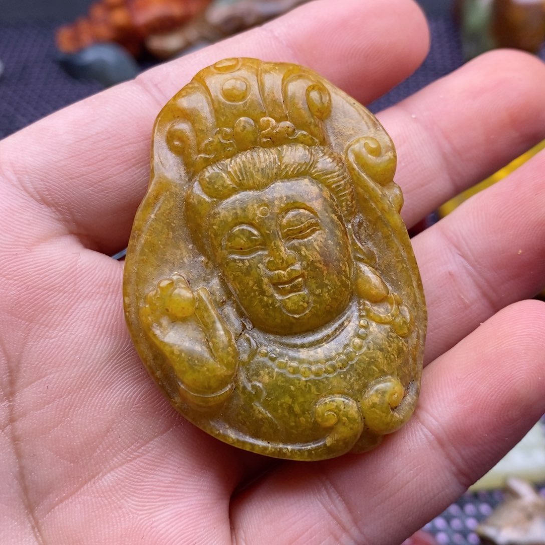 蛇纹石玉颈饰未镶嵌