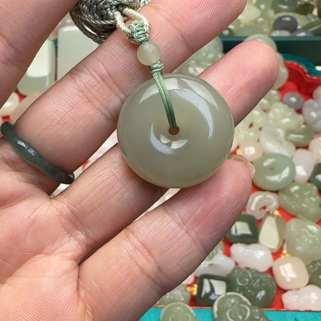 和田玉颈饰未镶嵌财**我