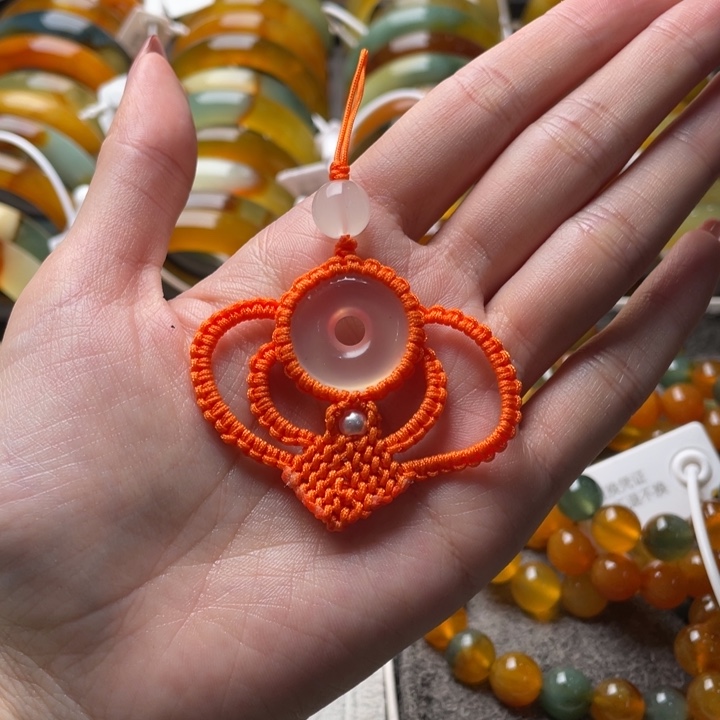 蛇纹石玉吊坠未镶嵌