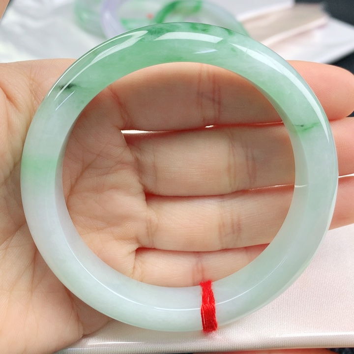 翡翠手镯（圆镯）未镶嵌飘花57