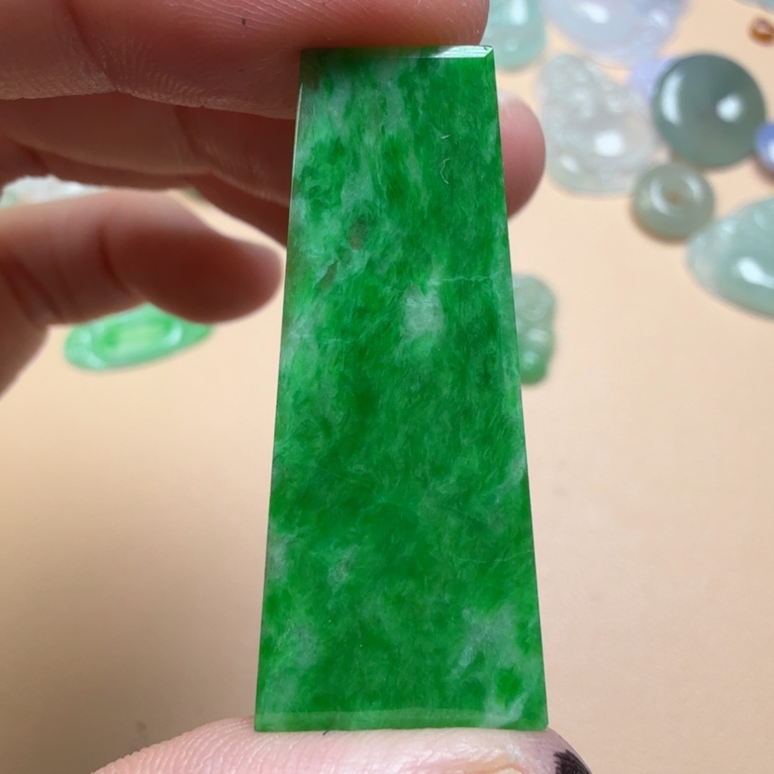 翡翠未镶嵌颈饰69