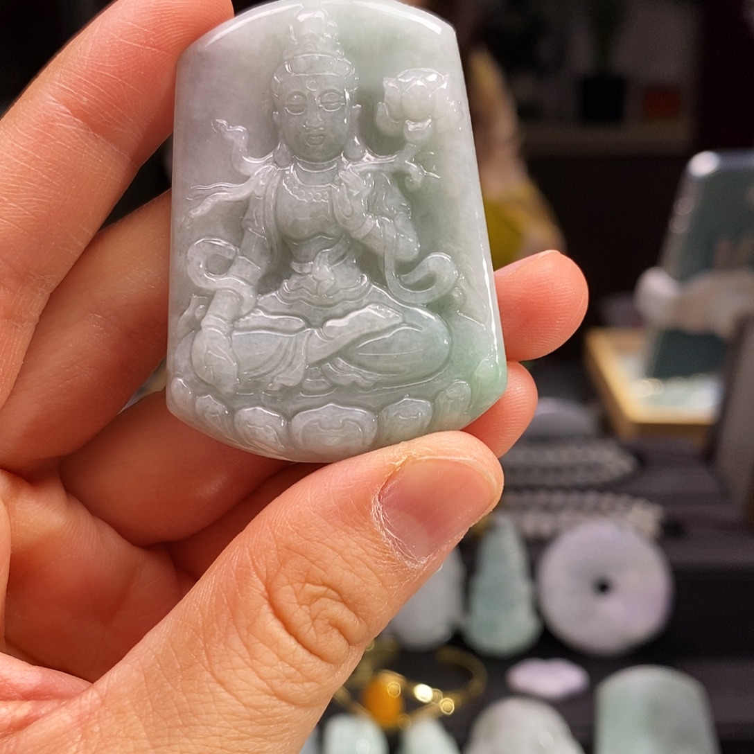 翡翠未镶嵌颈饰大势至