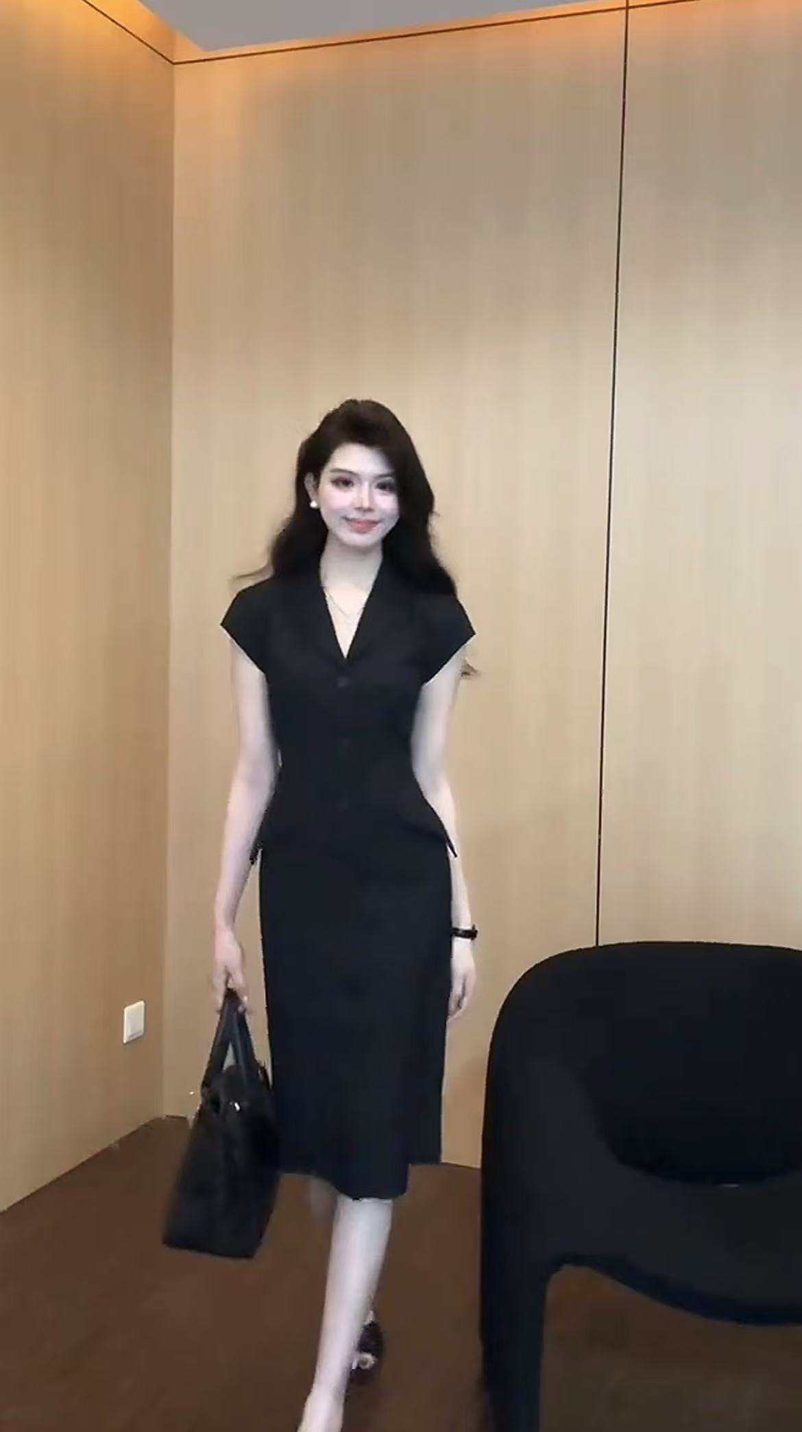 【星光闪闪】高级感时尚气质修身显瘦条纹连衣裙0666款
