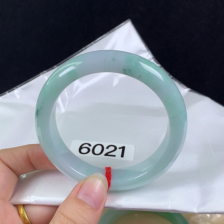 翡翠未镶嵌手镯57圈 甜绿风
