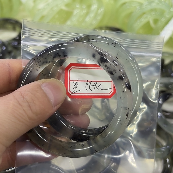 兰***～蛇纹石玉未镶嵌手镯