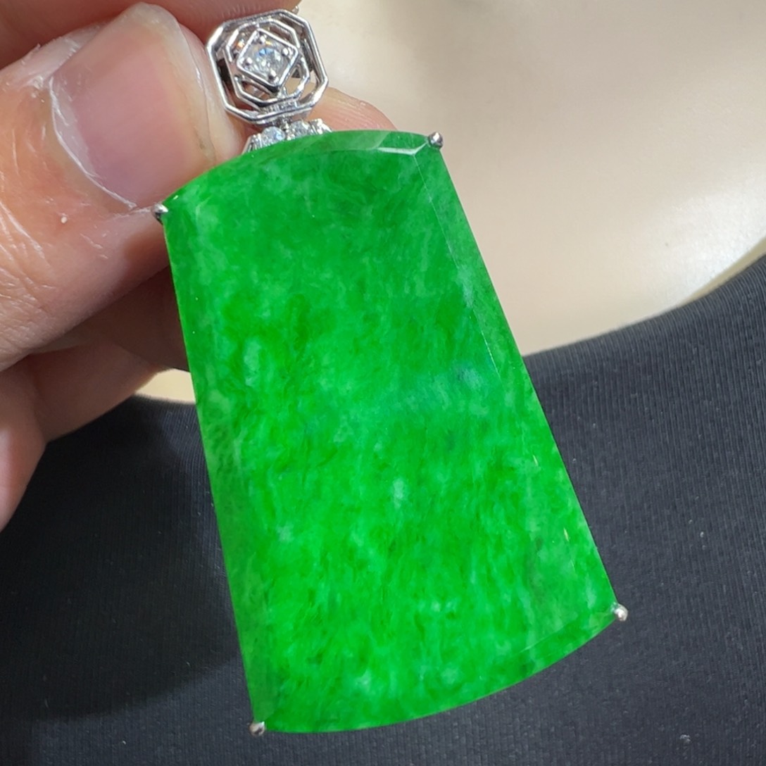 翡翠吊坠(不含链)18K金镶嵌