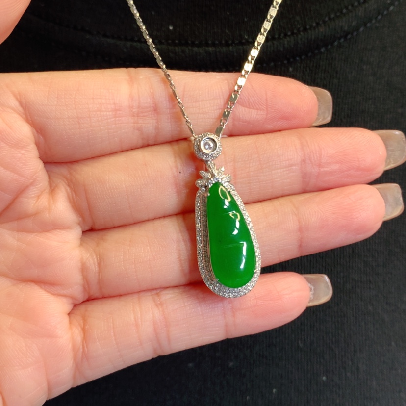 【闪购商品】翡翠18K金镶嵌吊坠(赠链)福豆