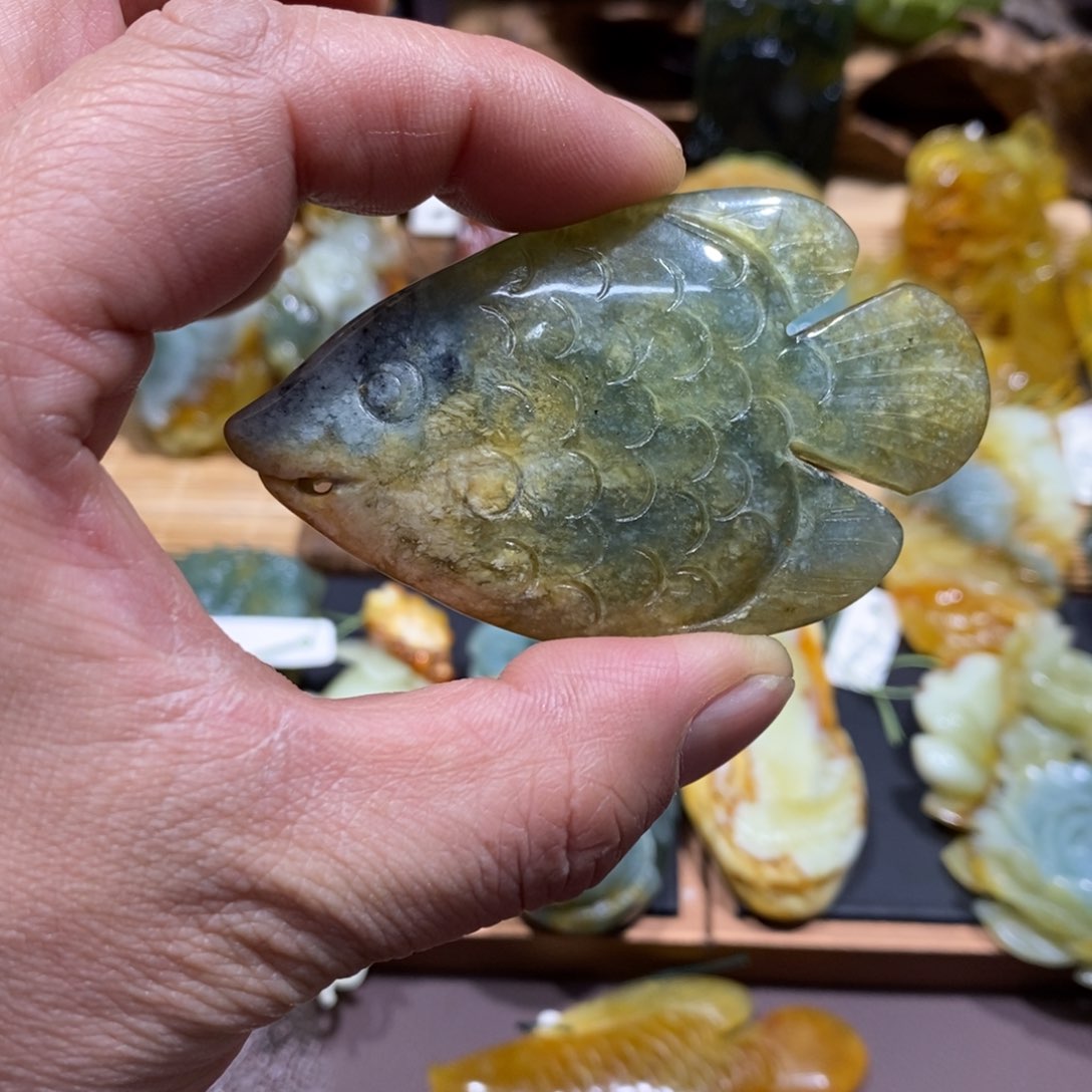 蛇纹石玉颈饰未镶嵌青*莹