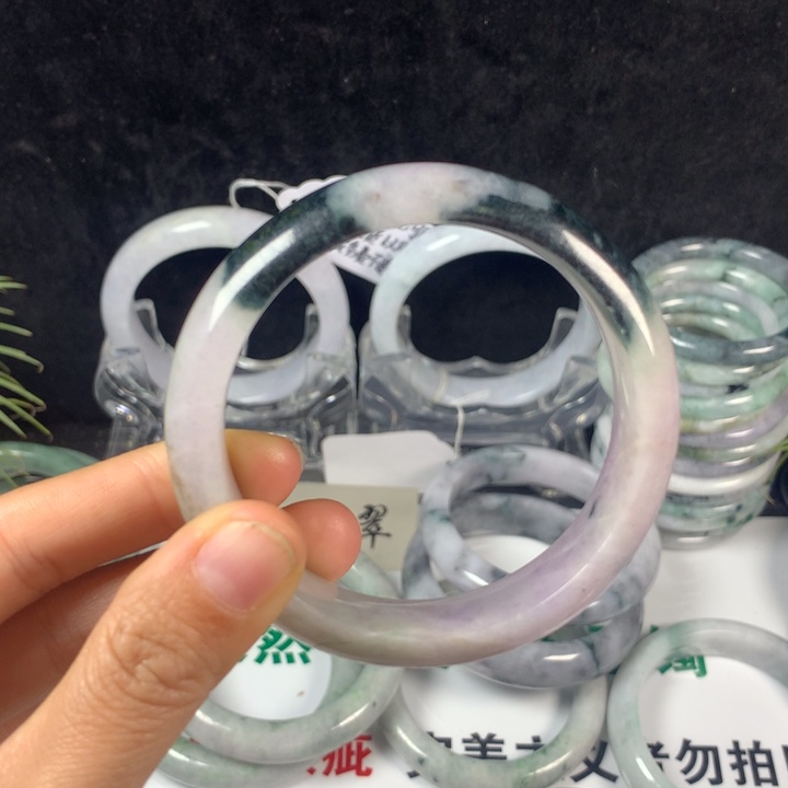 翡翠未镶嵌手镯55号。 57.7圈