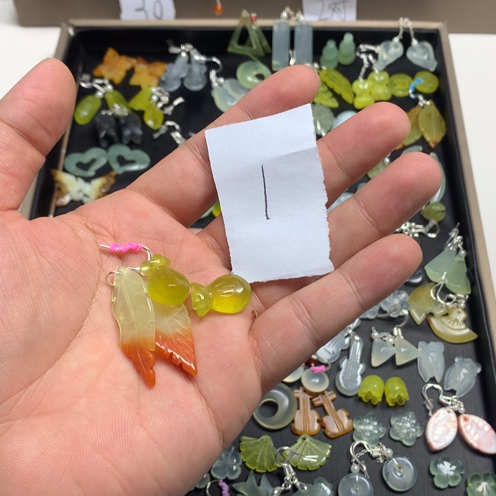 蛇纹石玉耳钉足银镀金镶嵌樱*桃