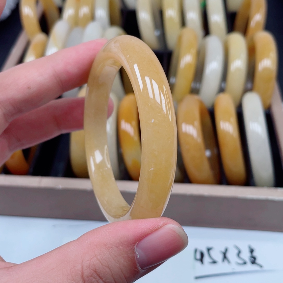 石英质玉手镯未镶嵌