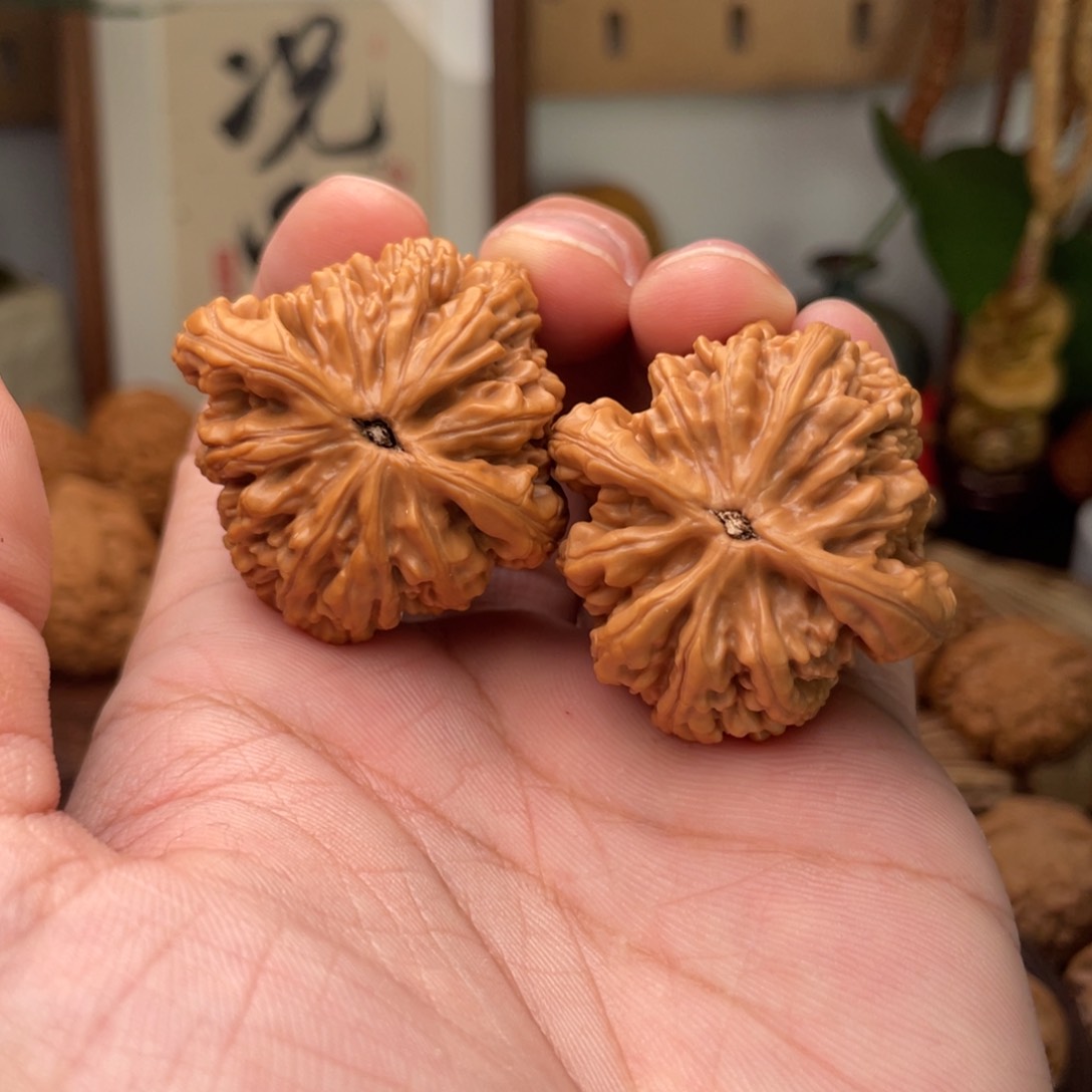 文玩核桃把件莱*虎头王40