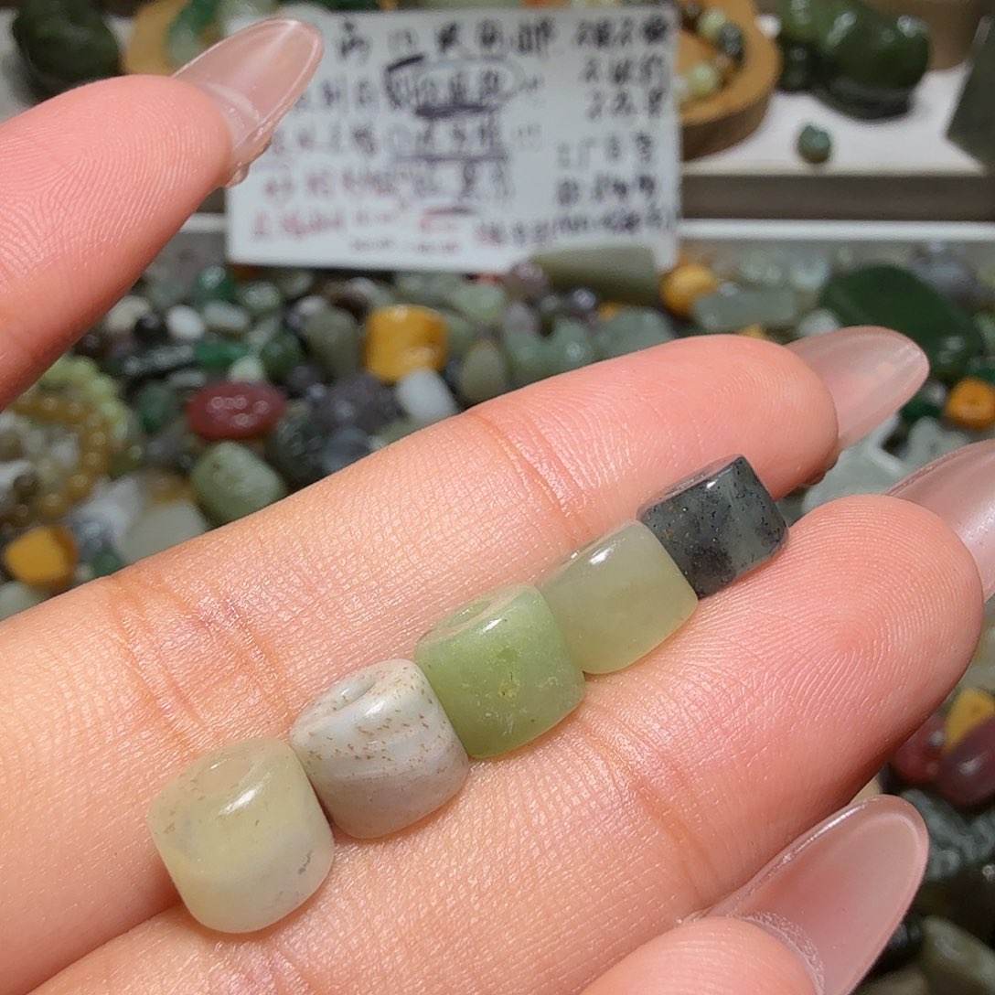 和田玉未镶嵌珠宝奇石