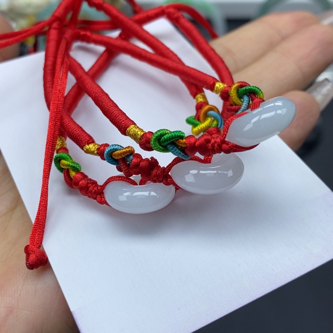 翡翠未镶嵌颈饰平安扣，多样性