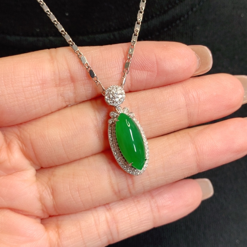 【闪购商品】颈饰18K金镶嵌翡翠马眼