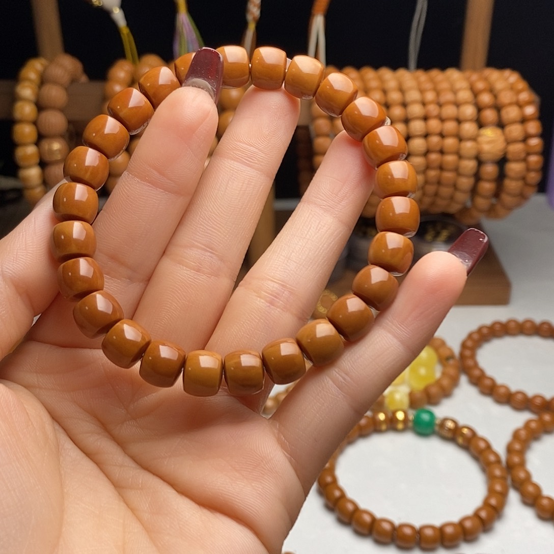 曹***跃吊坠猴头核桃直切