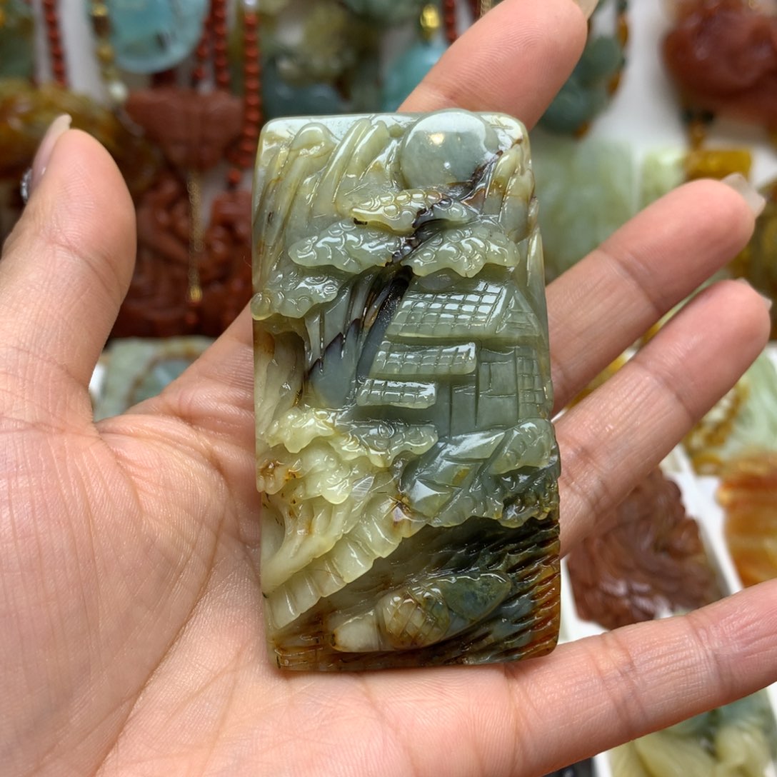蛇纹石玉颈饰未镶嵌