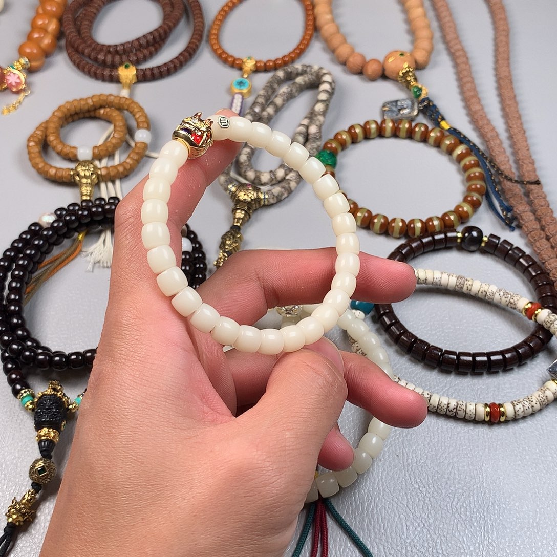 吊坠白玉菩提。。。。。。。。。