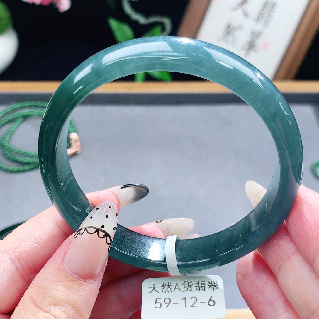 翡翠手镯（圆镯）未镶嵌