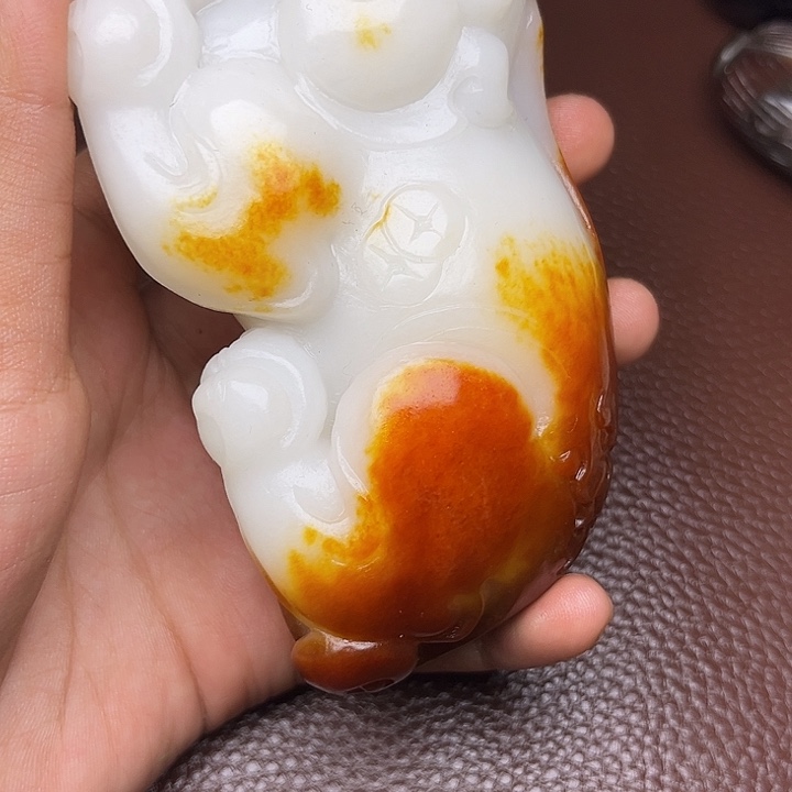 和田玉颈饰未镶嵌红*叶