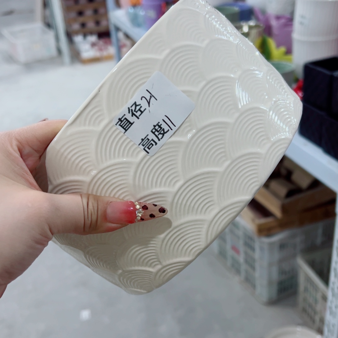 有孔，陶瓷花盆满10米包邮发货。微瑕介意慎拍