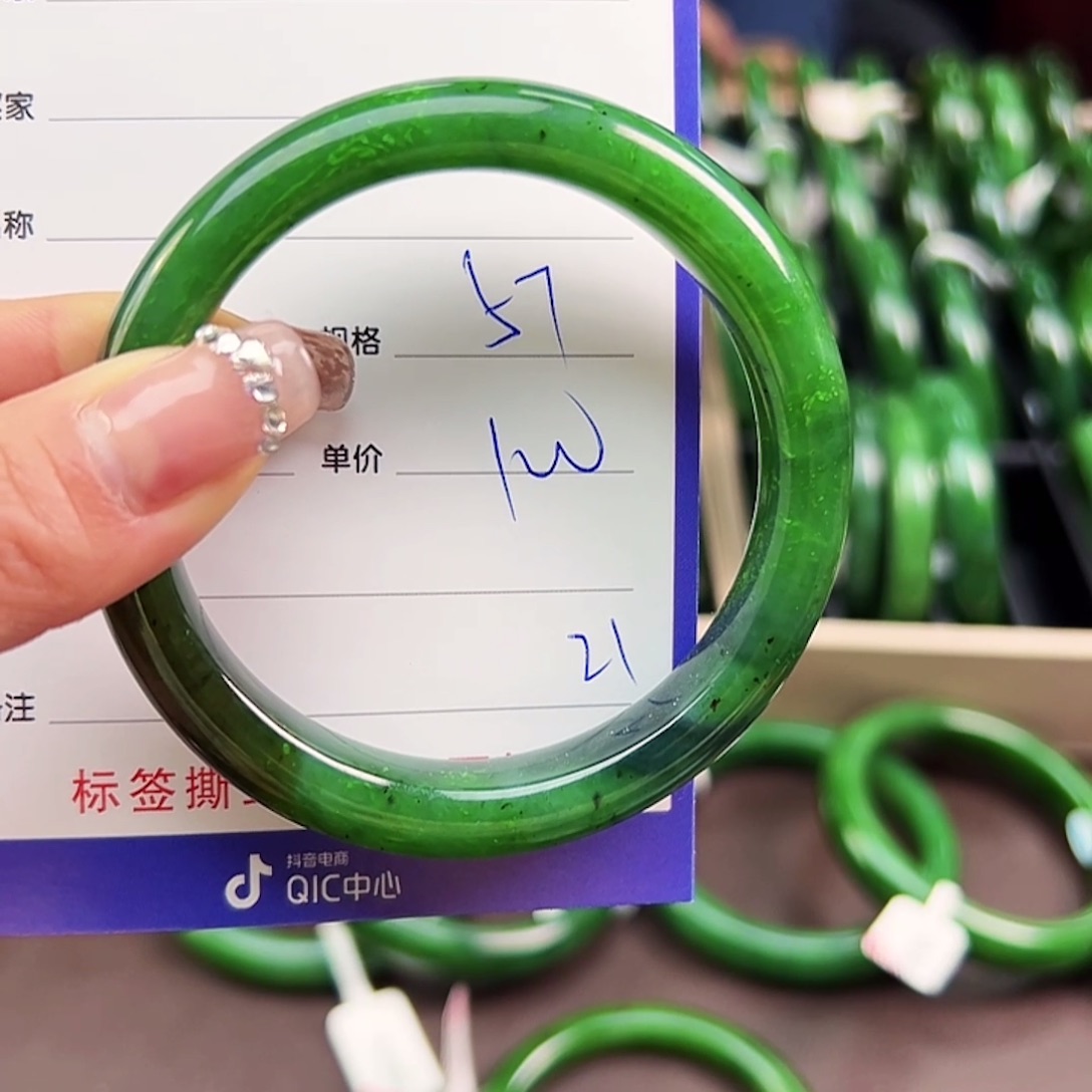 和田玉（碧玉）未镶嵌手镯