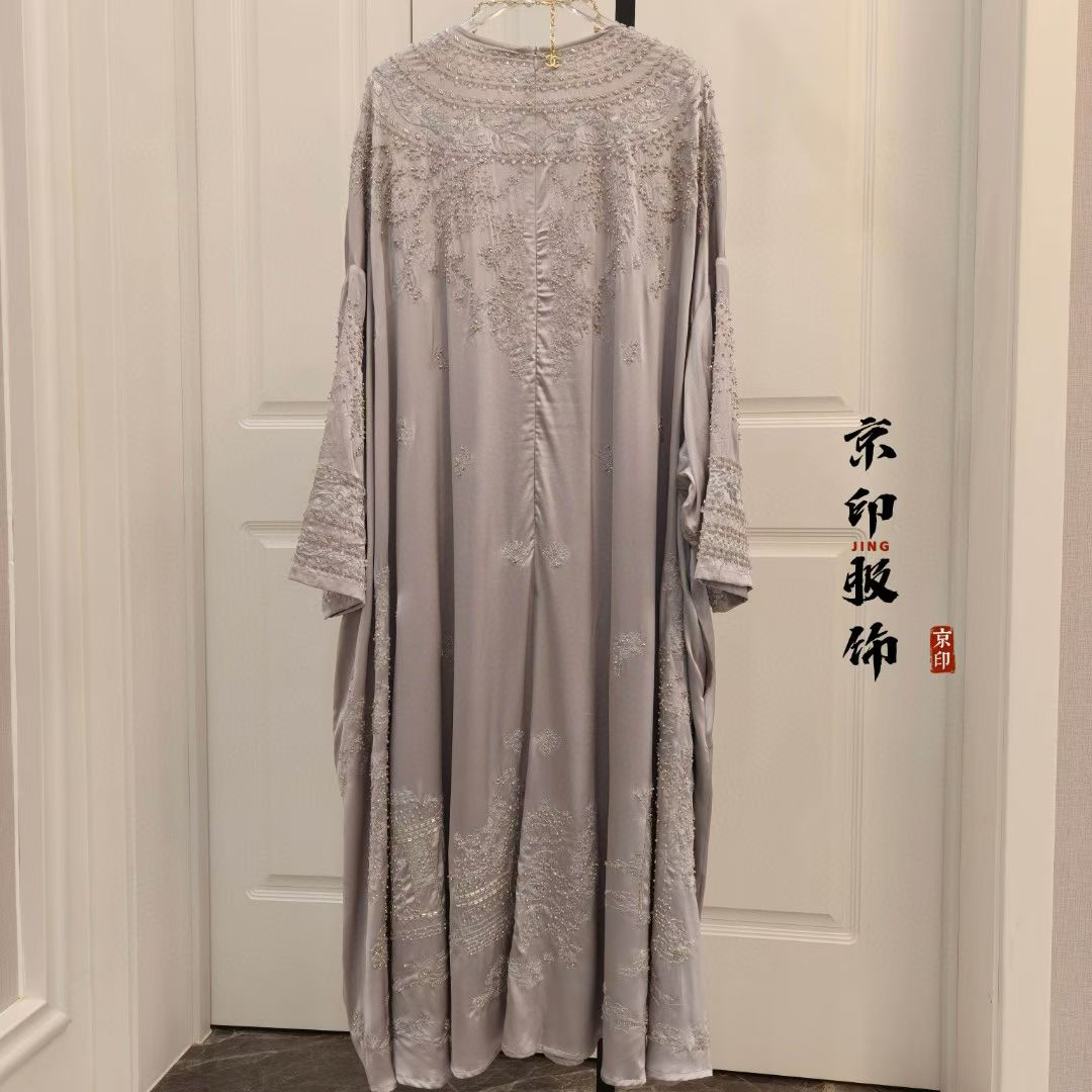 秋冬气质长款外套式连衣裙展现独特魅力