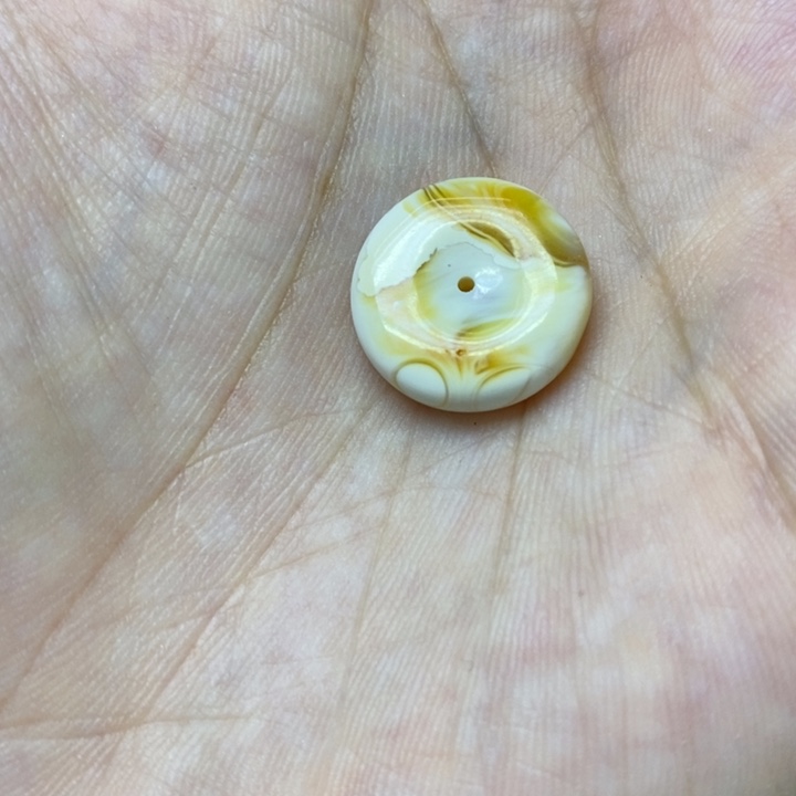 蜜蜡未镶嵌裸石吊坠