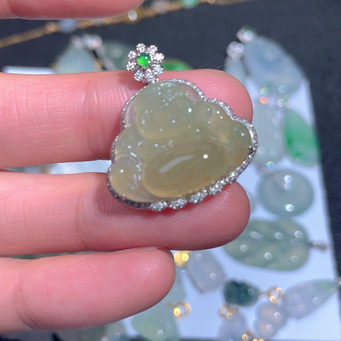 翡翠颈饰18K金镶嵌翡翠