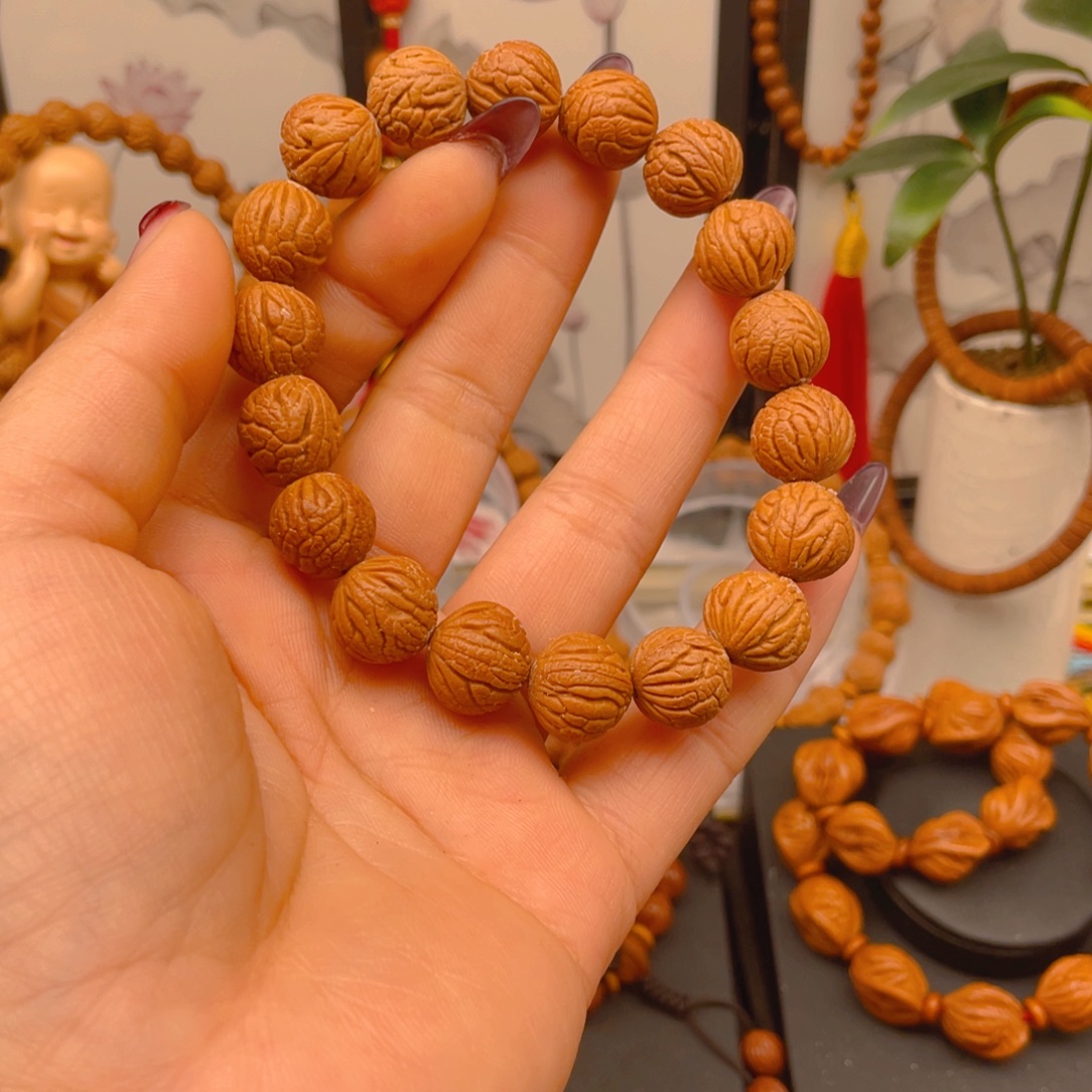 桃核手串满天星。红红火火。红红火火