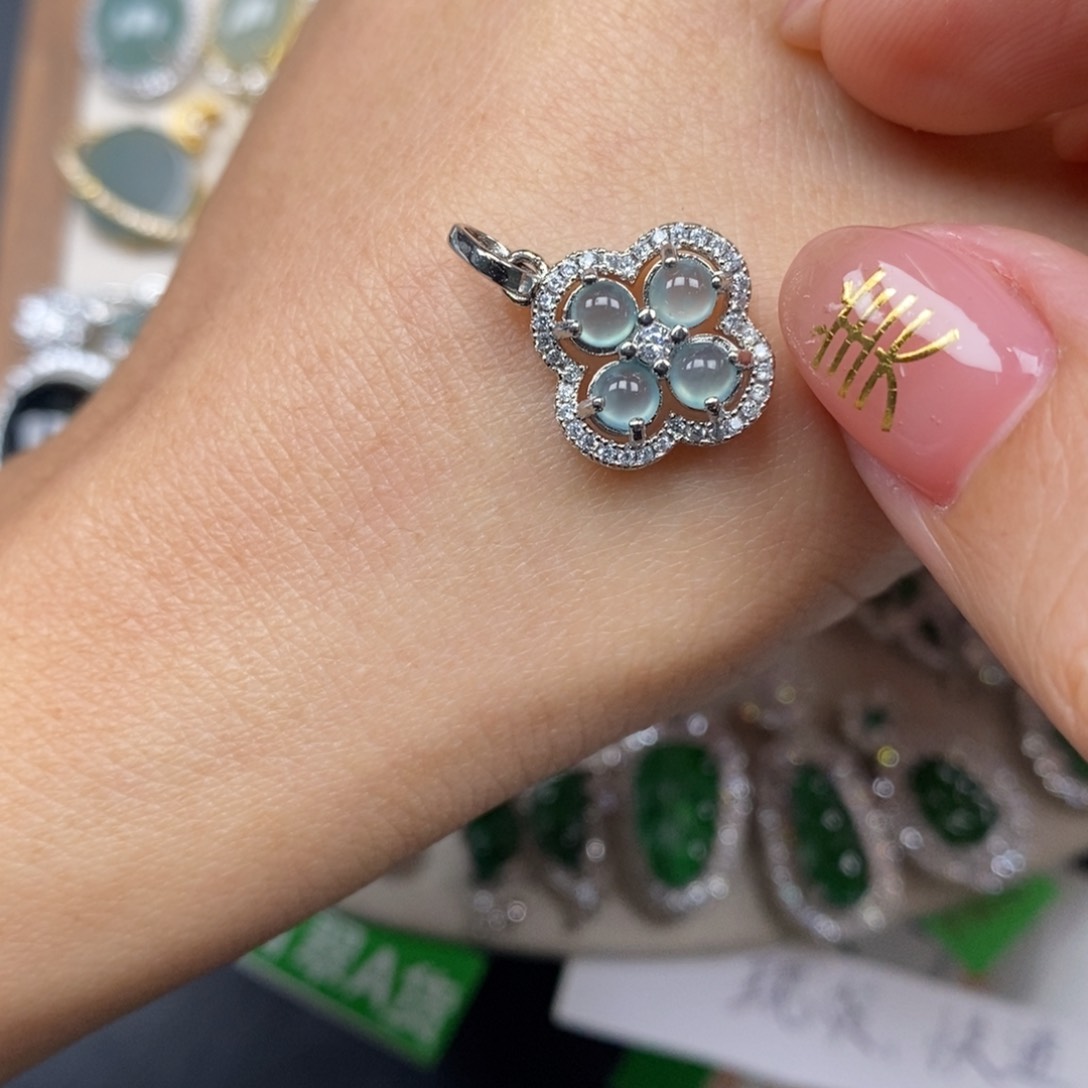 翡翠颈饰未镶嵌翡翠