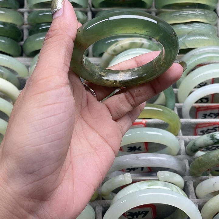 蛇纹石玉未镶嵌手镯355