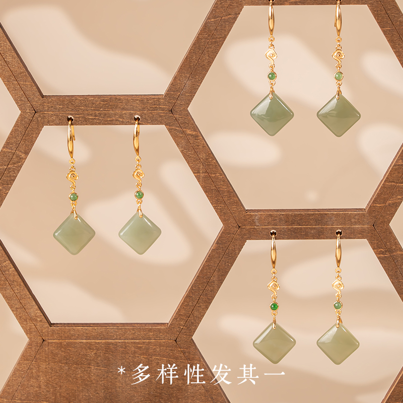 S925银和田玉冰晴水小方糖耳钩约11mm+ A8E00085