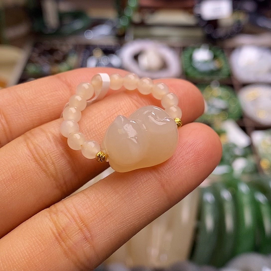 颈饰未镶嵌和田玉毕业级老坑料浓红粉18.k.戒指