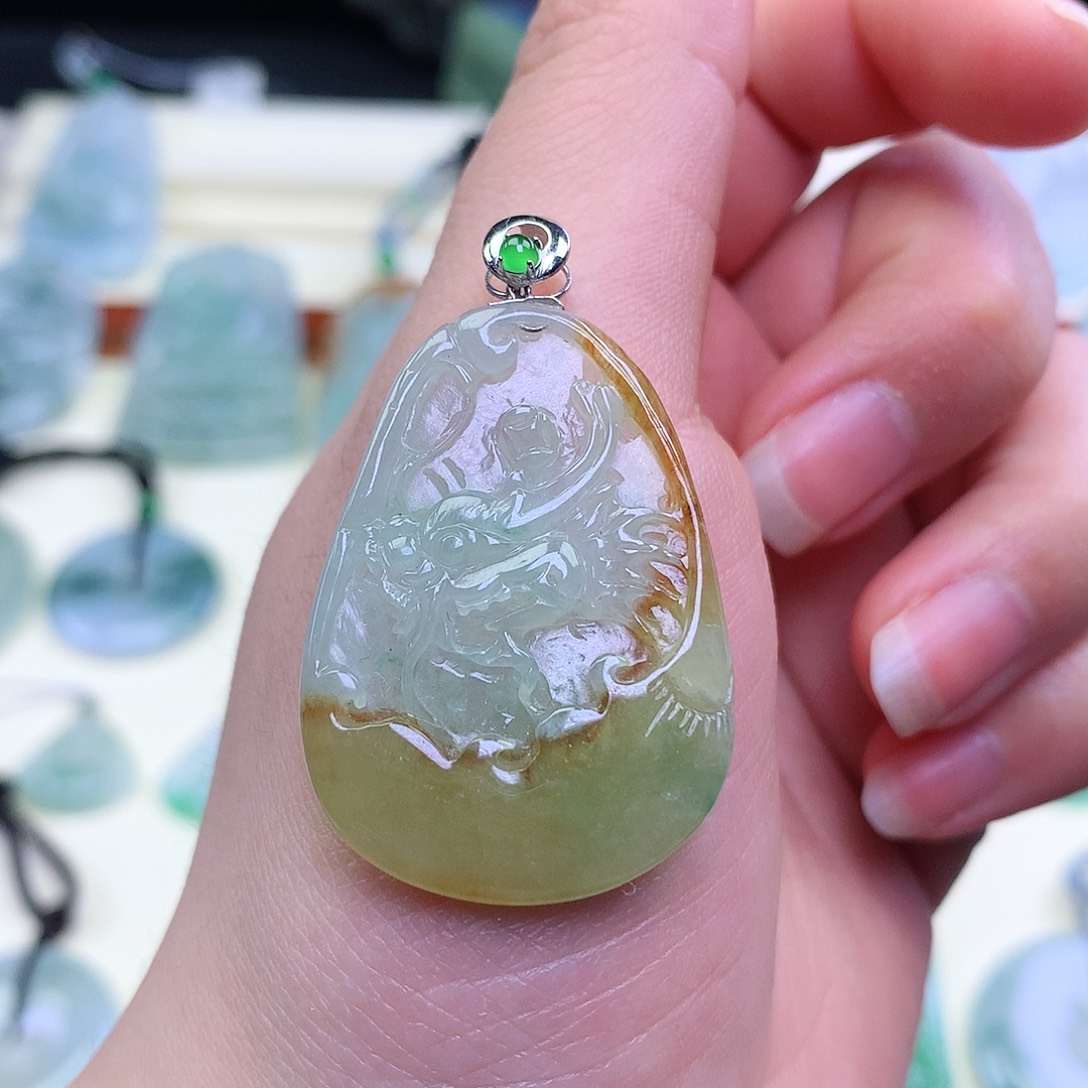 翡翠颈饰18K金镶嵌吊坠