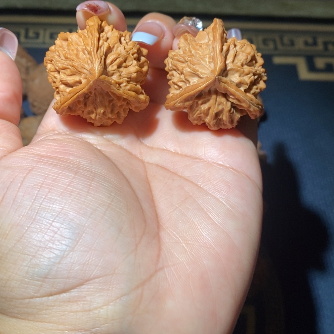 文玩核桃吊坠38尺全品盘山三棱