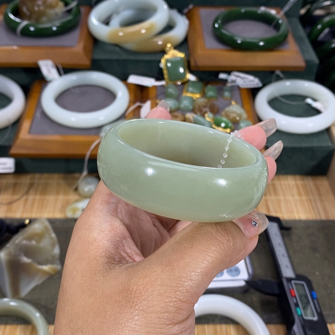 和田玉手镯未镶嵌小**猫