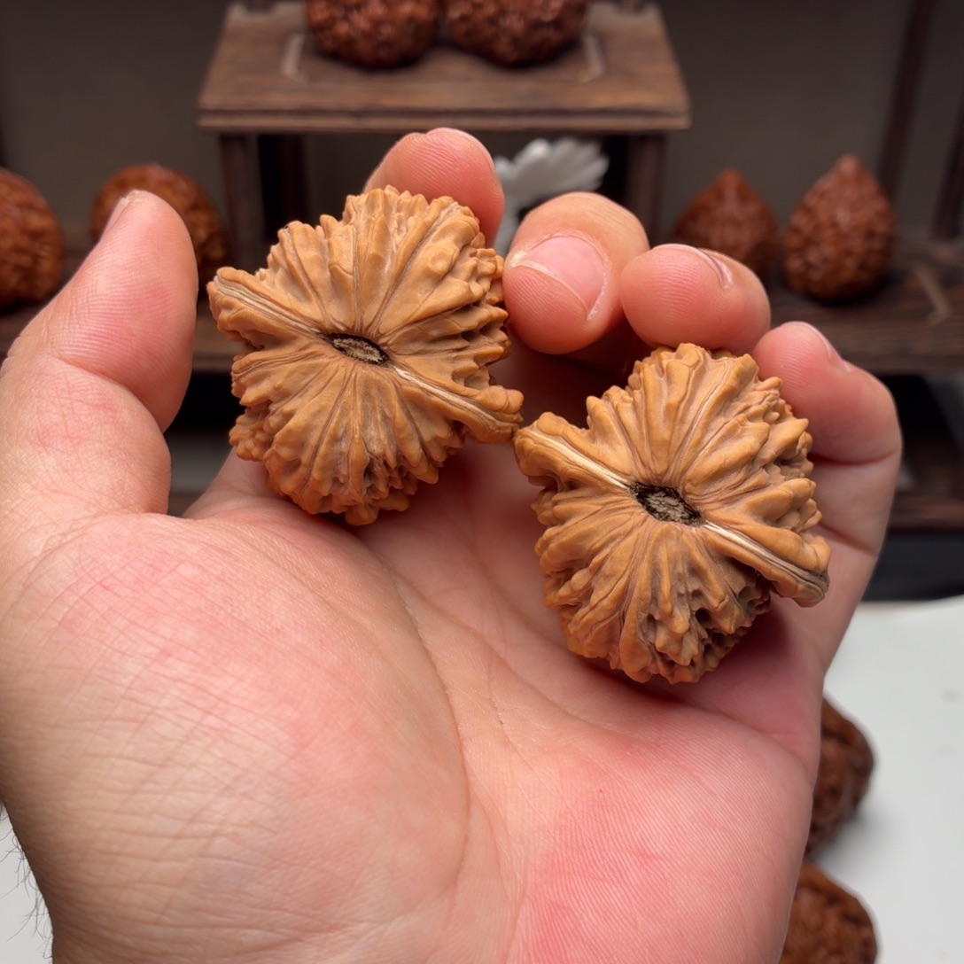 守***新吊坠文玩核桃张云飞一代四座楼