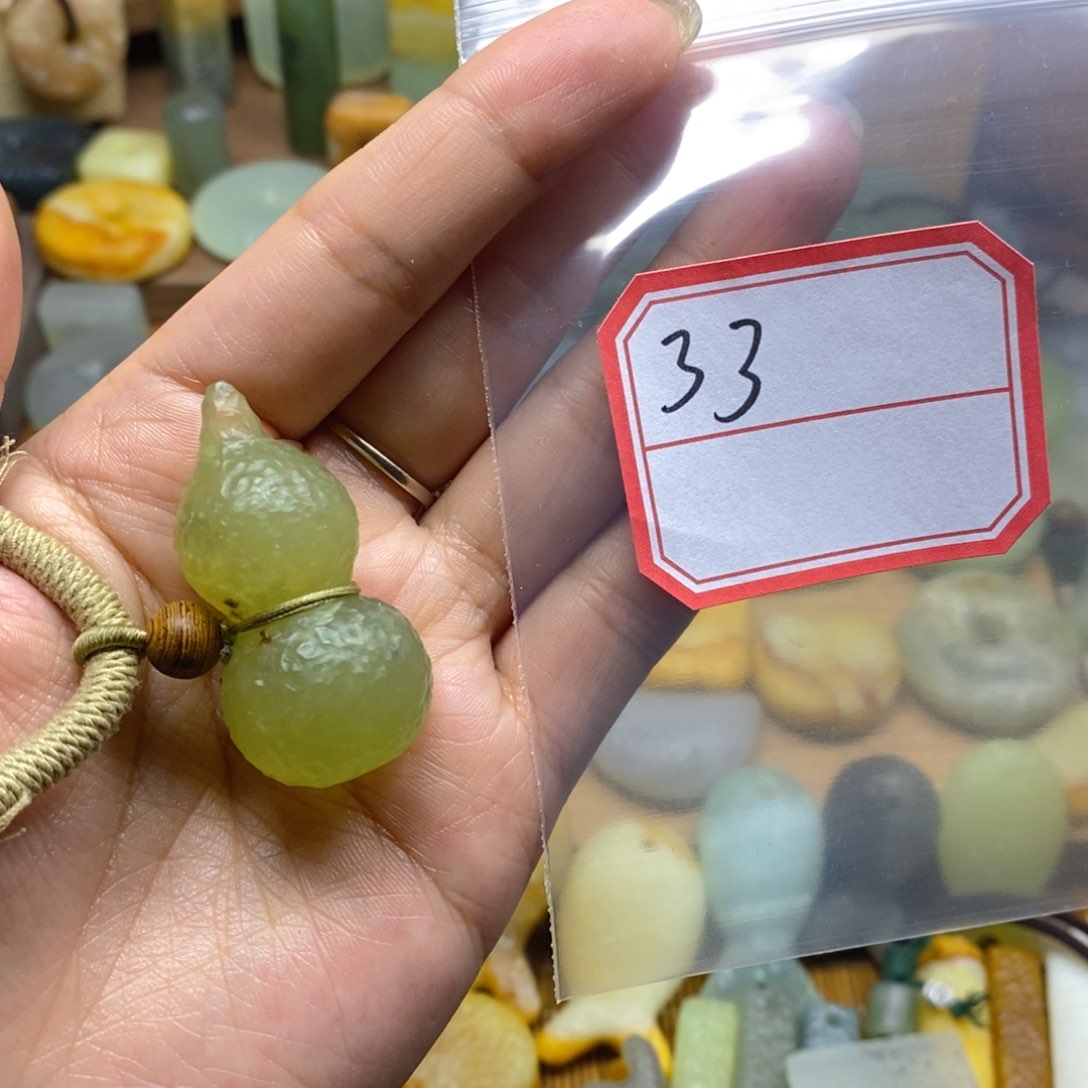 未镶嵌蛇纹石玉颈饰安*